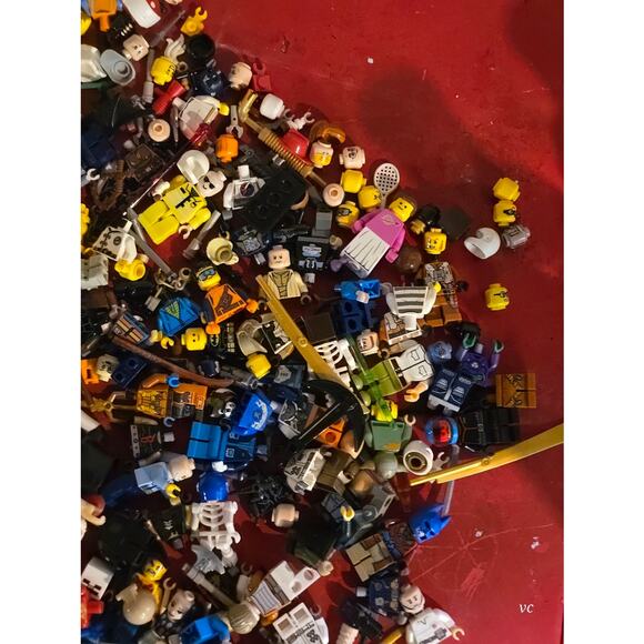 LEGO Minifigure Lot Parts Heads Legs Accessories Mixed Bulk Pieces - Picture 4 of 6